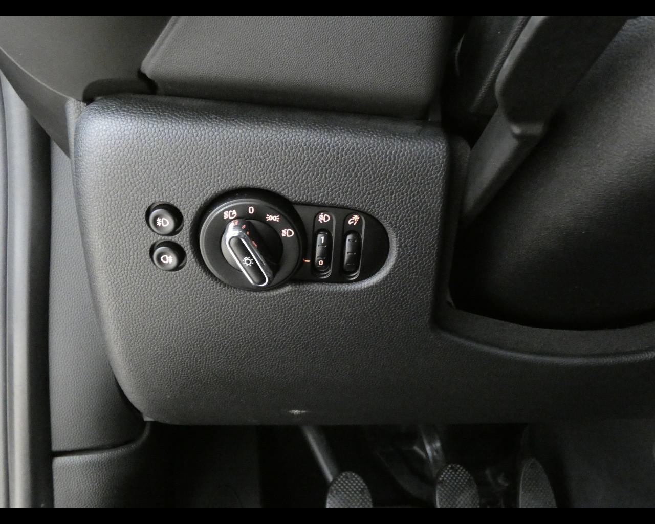 MINI Mini 4ª serie (F56) - Mini 1.5 One 75 CV Baker Street