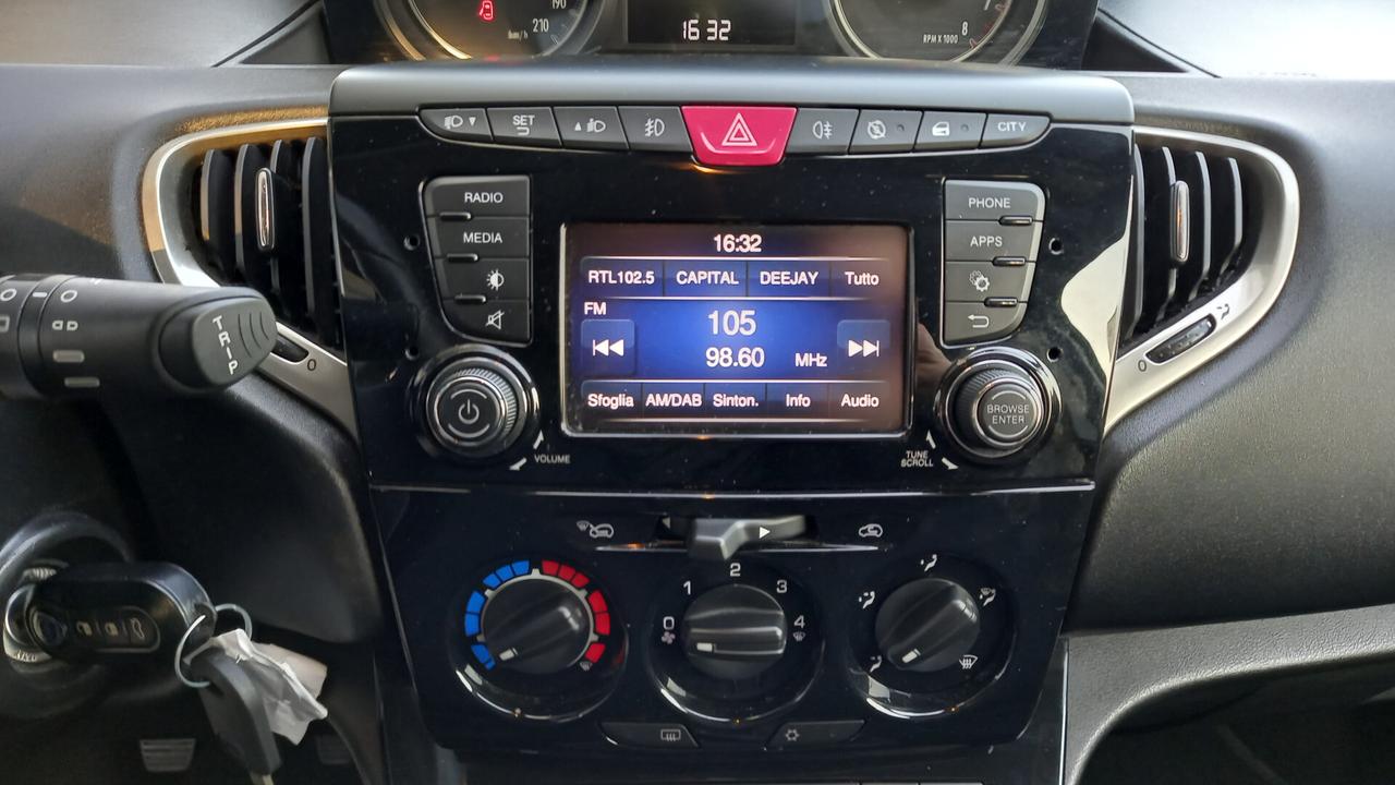 Lancia Ypsilon 1.0 FireFly 5 porte S&S Hybrid Gold