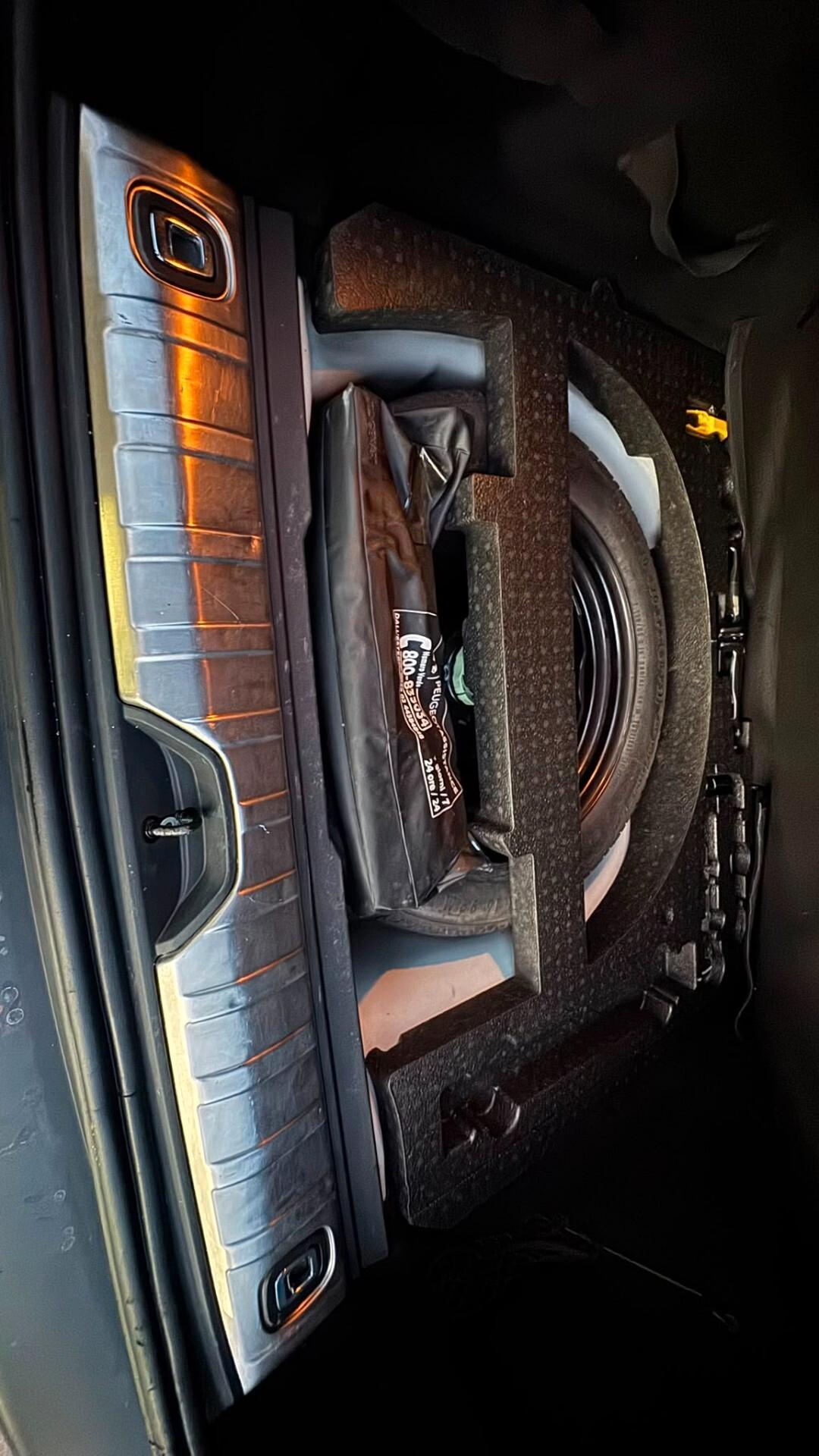 Peugeot 2008 BlueHDi 120 S&S Black Matt