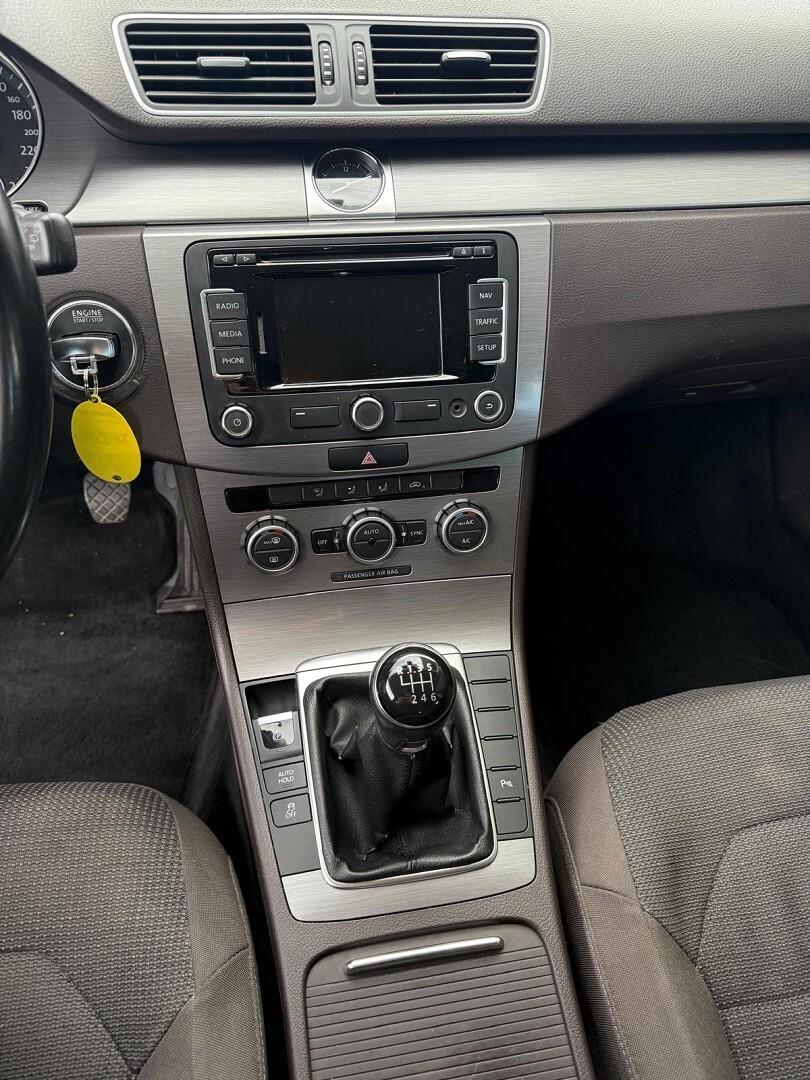 VOLKSWAGEN PASSAT 7" SERIE