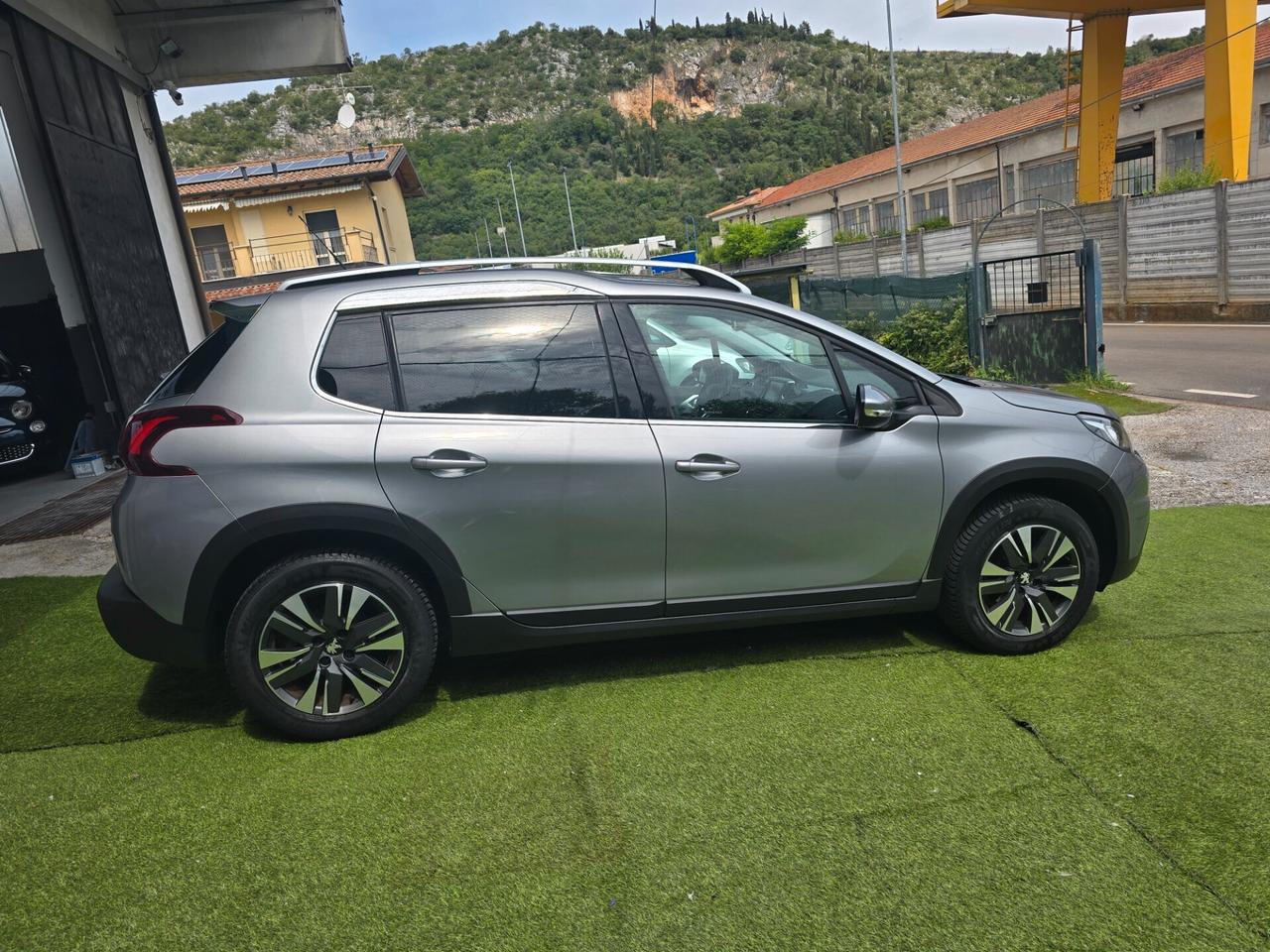 Peugeot 2008 1.2BENZ 82CV 60000KM ALLURE-2020
