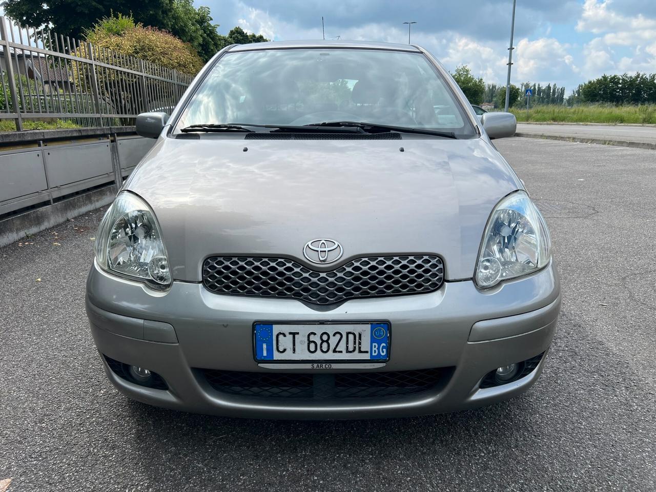 Toyota Yaris 1.0i 16V cat 3 porte Euro 4 adatta a neopatentati