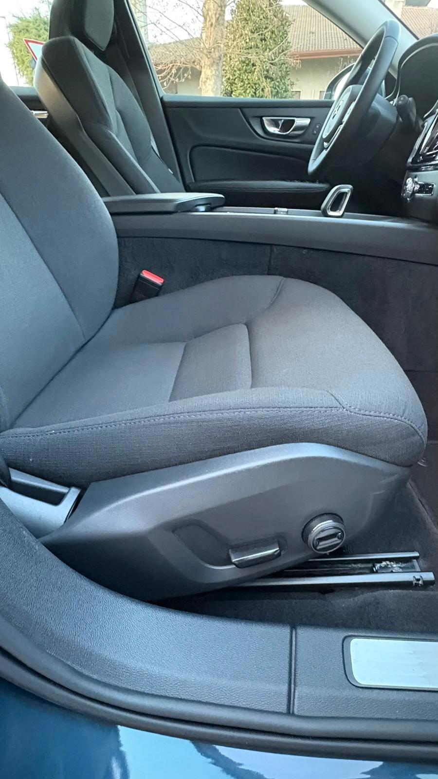 Volvo V60 B4 (d) Geartronic Momentum Business Pro