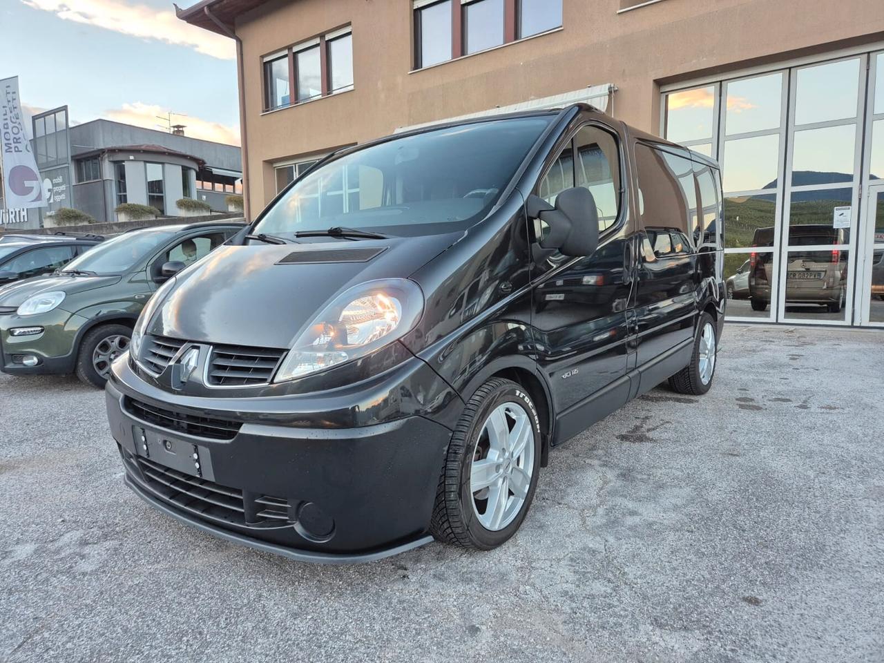 RENAULT TRAFIC 8 POSTI VERGLAST