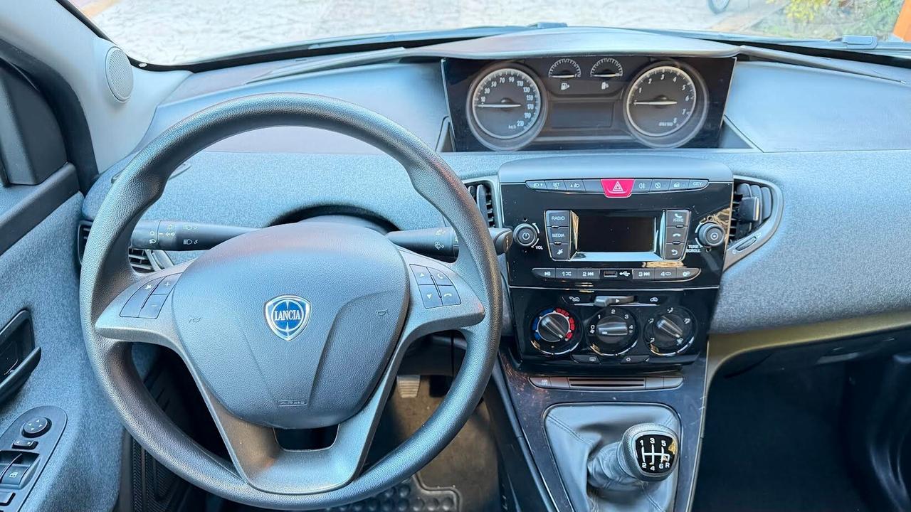Lancia Ypsilon 1.0 FireFly 5 porte S&S Hybrid Ecochic A. Ferretti