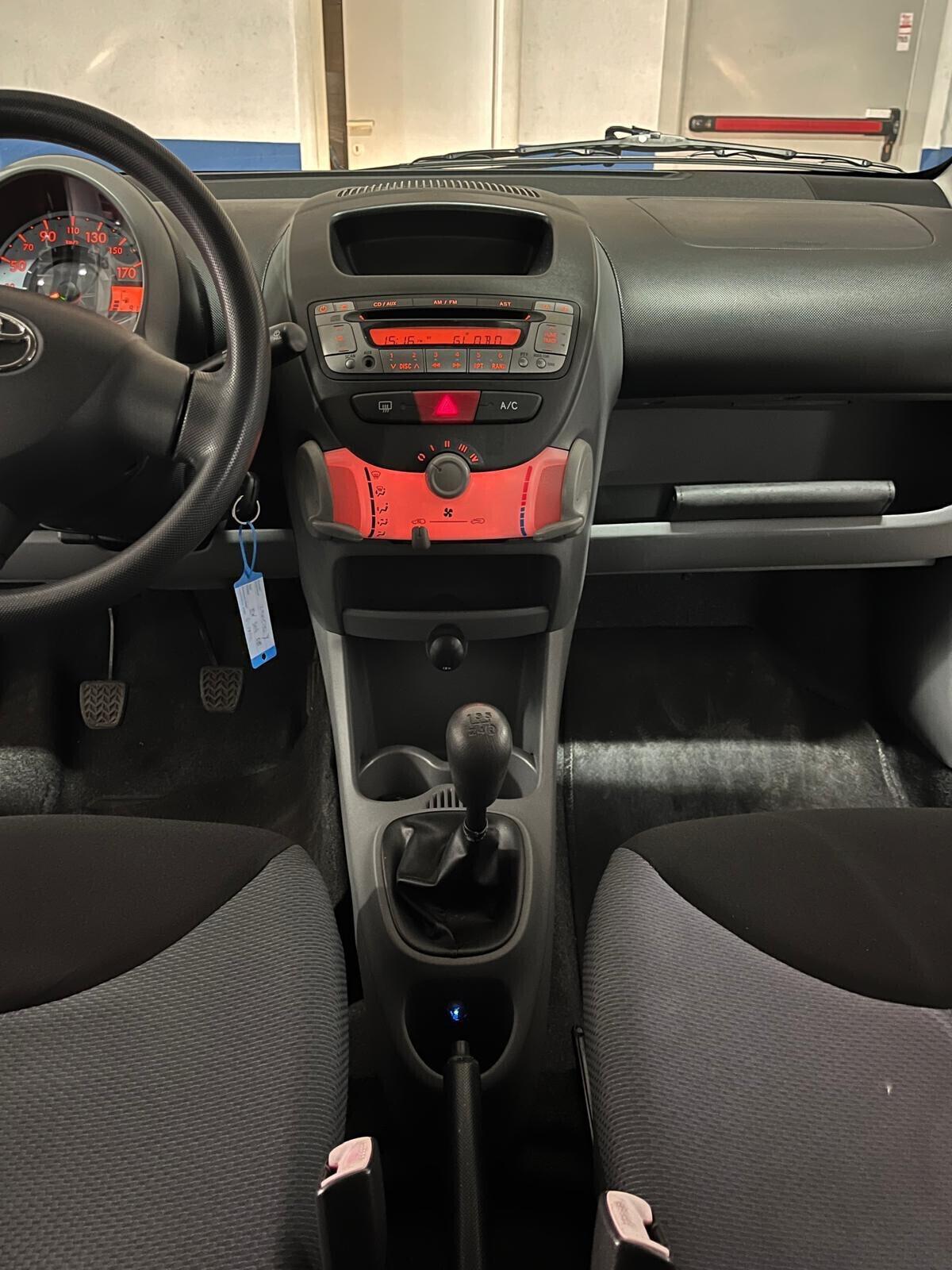 Toyota Aygo 1.0 12V VVT-i 5 porte Sol