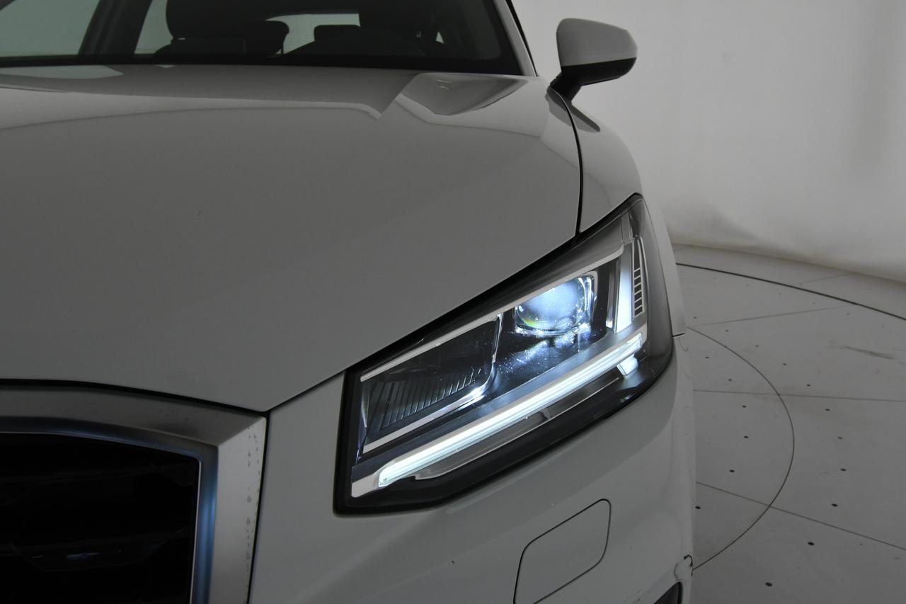 AUDI Q2 35 1.5 tfsi Business Design LED+C17"
