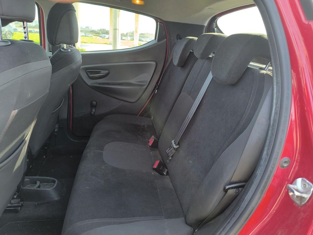 Lancia Ypsilon cambio automatico