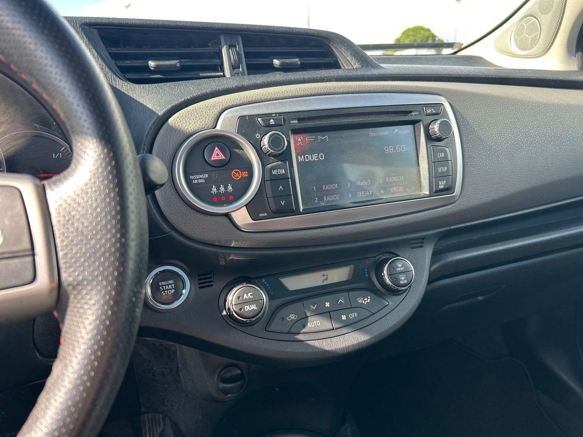 TOYOTA Yaris III 2011 - Yaris 5p 1.3 Lounge
