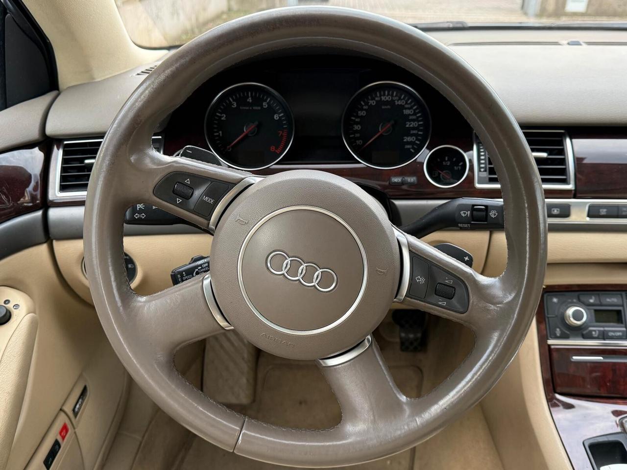 Audi A8 4.2 V8 quattro tiptronic