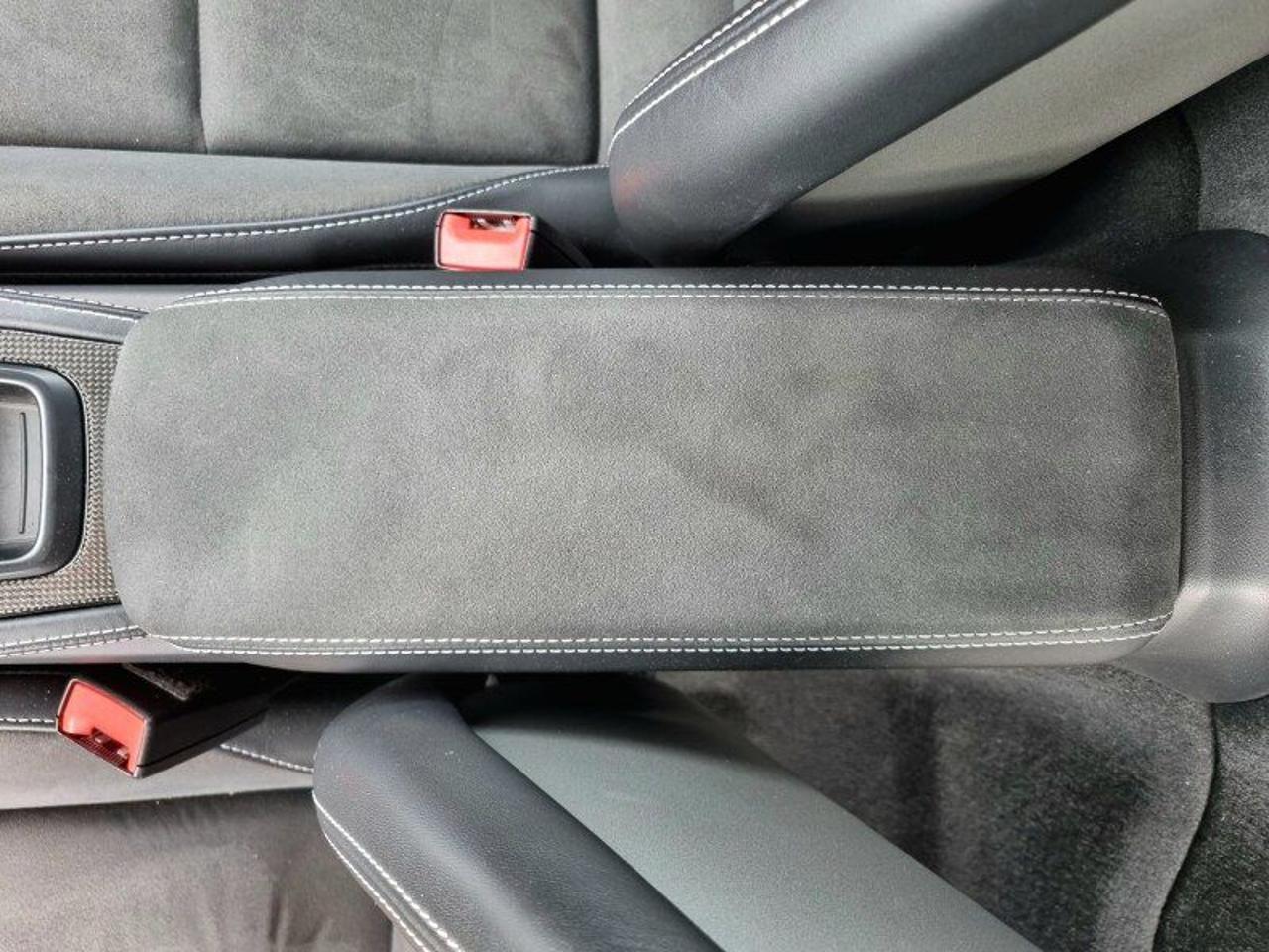 Porsche 718 Cayman GT4 PDK