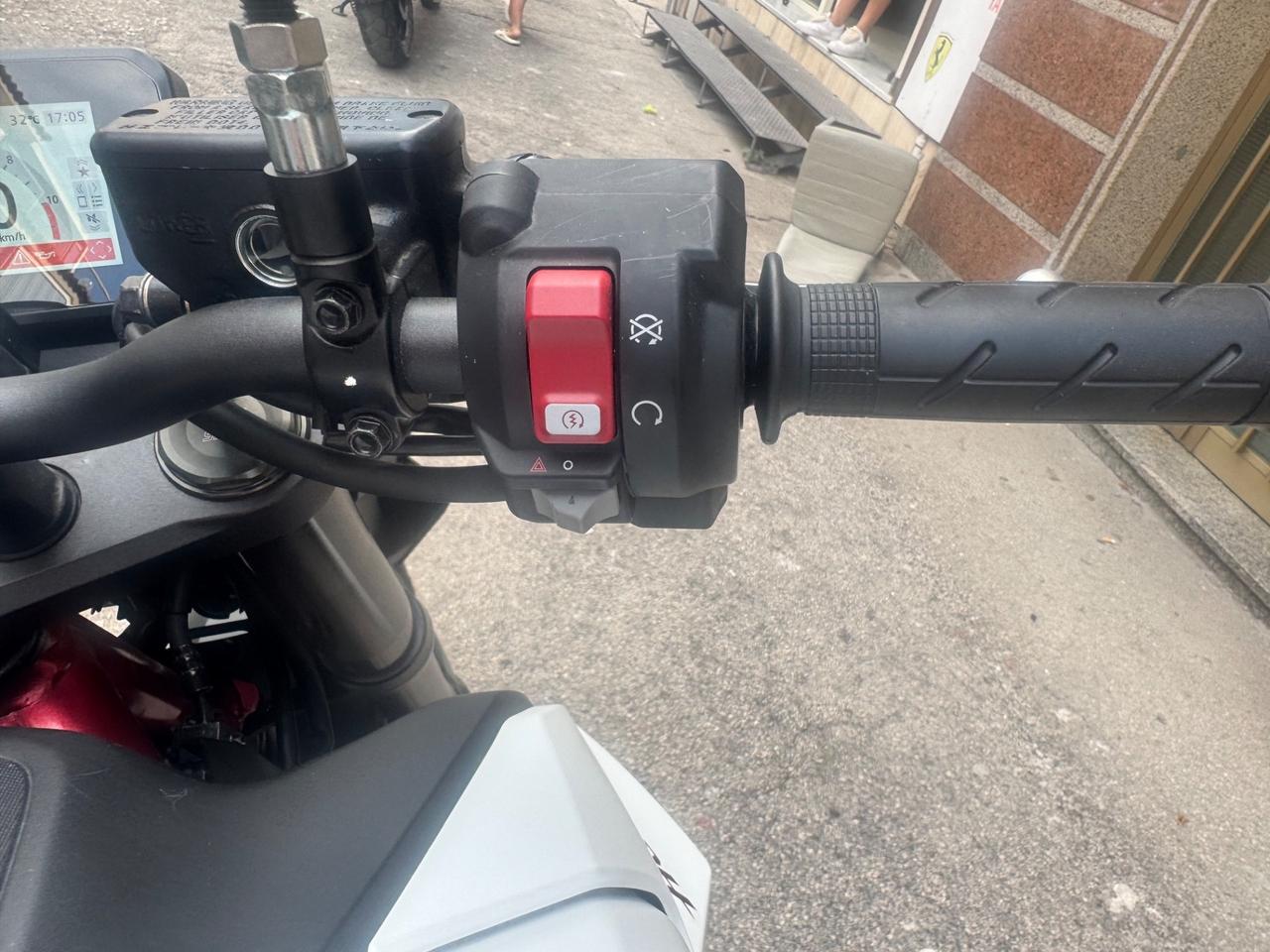 Honda Hornet 750 Sport