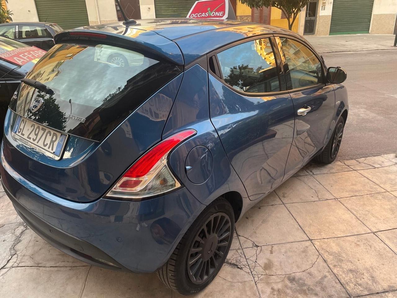Lancia Ypsilon 1.0 FireFly 5 porte S&S Hybrid Ecochic UnYca