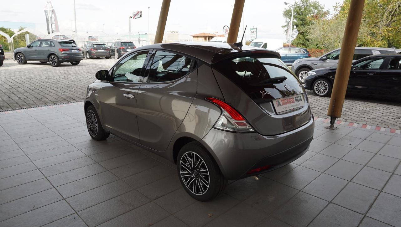Lancia Ypsilon 1.0 firefly hybrid Silver Plus s&s 70cv