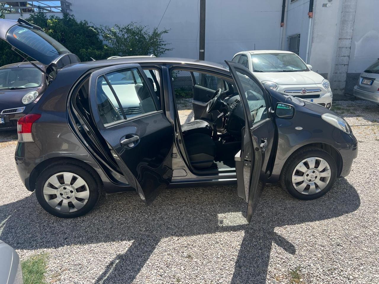 Toyota Yaris 1.0 5 porte