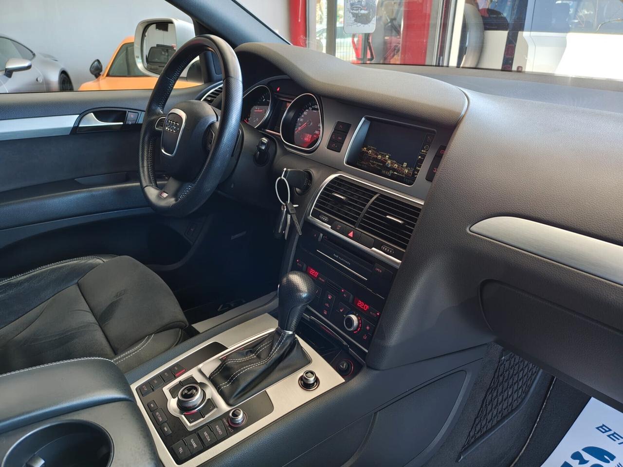 Audi Q7 3.0 TDI 240 CV quattro S-LINE GANCIO TRAINO UNIPRO