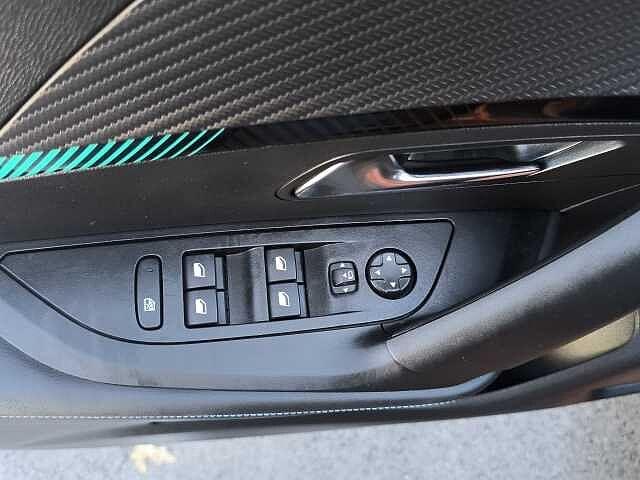 Peugeot 2008 PureTech 130 S&S EAT8 Allure