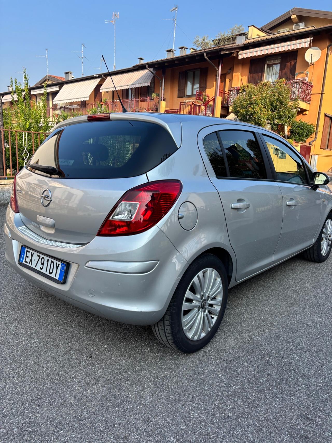 Opel Corsa 1.2 5 porte Sport