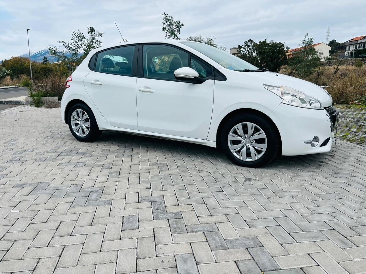 Peugeot 208 1.4HDI FULL NEOPATENTATI 2014