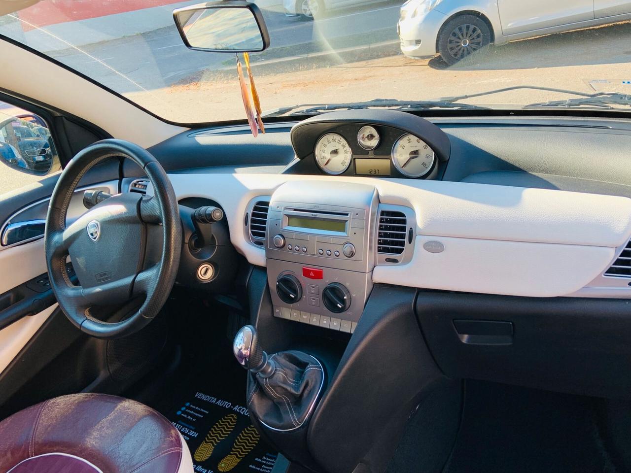 Lancia Ypsilon 1.2 69 CV 5 porte S&S Silver
