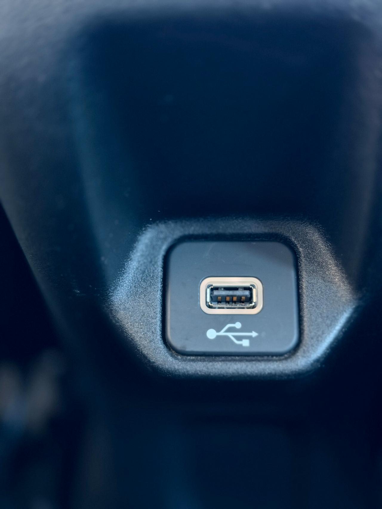 Jeep Renegade 1.6 mjt Limited 2wd 130cv NAVI,APPLE CARPLAY,ANDROID AUTO,SENSORI PARCHEGGIO,BLUETHOOT,KM CERTIFICAT