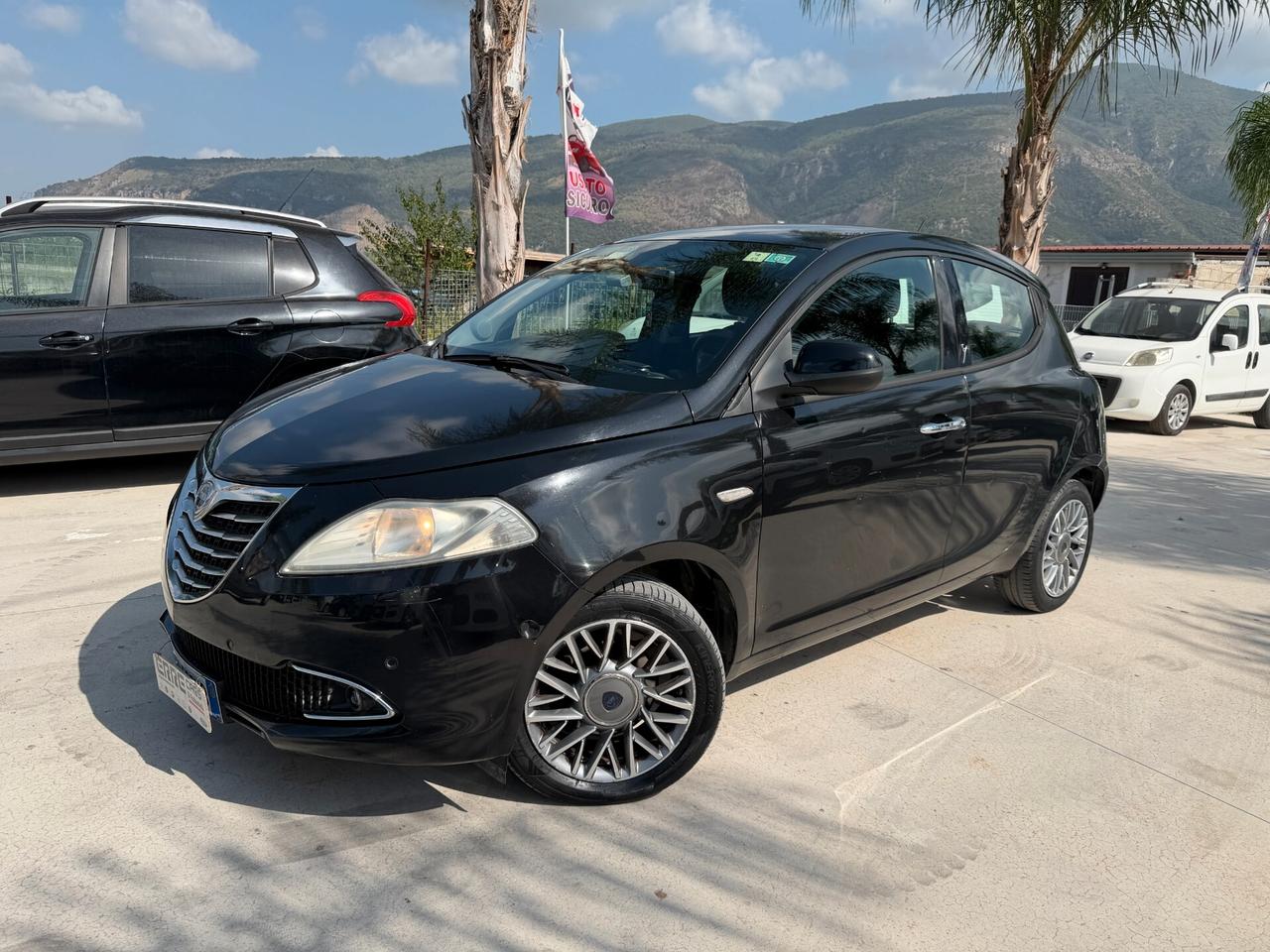 LANCIA YPSILON 2011 900 BENZINA 85 CV