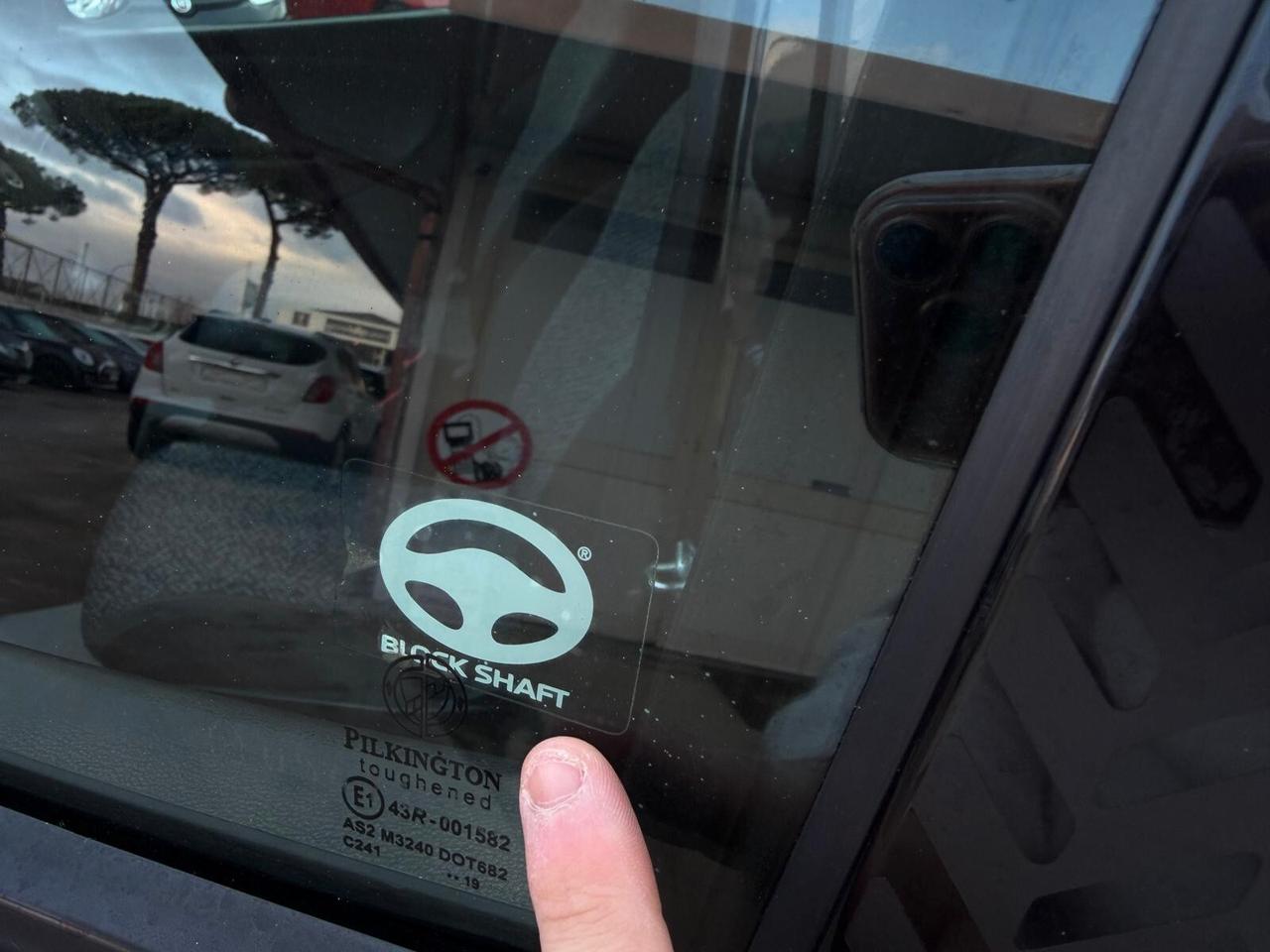 Lancia Ypsilon 1.2 69cv GPL Ecochic Black and Noir