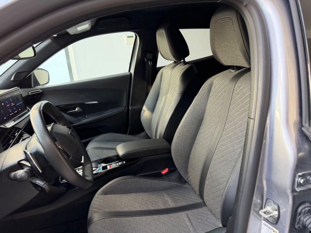 Peugeot 2008 PureTech 130 S&S EAT8 Allure da €229,00 mensili