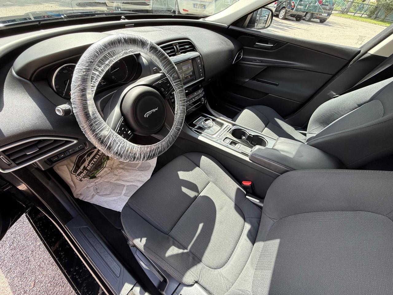 Jaguar XE 2.0 D Turbo aut. Pure