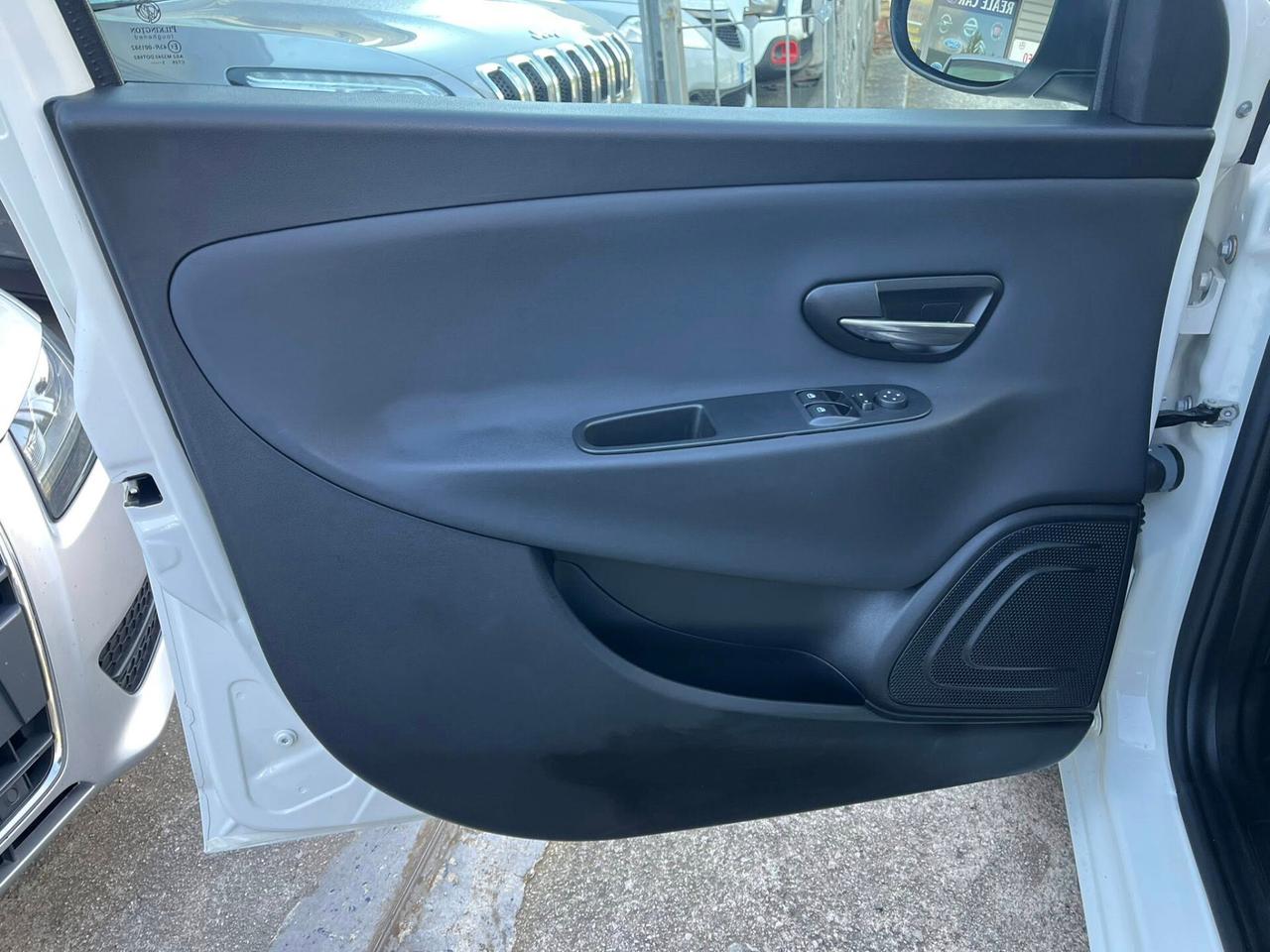 Lancia Ypsilon 0.9 T NATURAL POWER 85CV Ecochic Elefantino