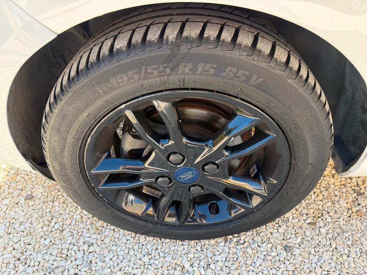 Ford Fiesta Cambio Automatico Black & White