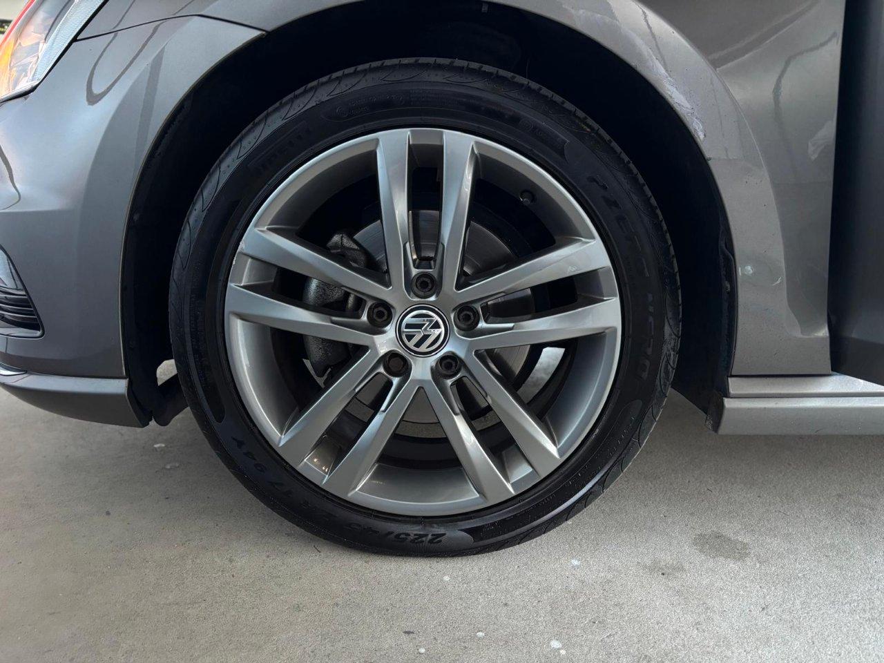 Volkswagen Golf 5 Porte Golf 5p 1.6 tdi Sport Edition 110cv R-Line