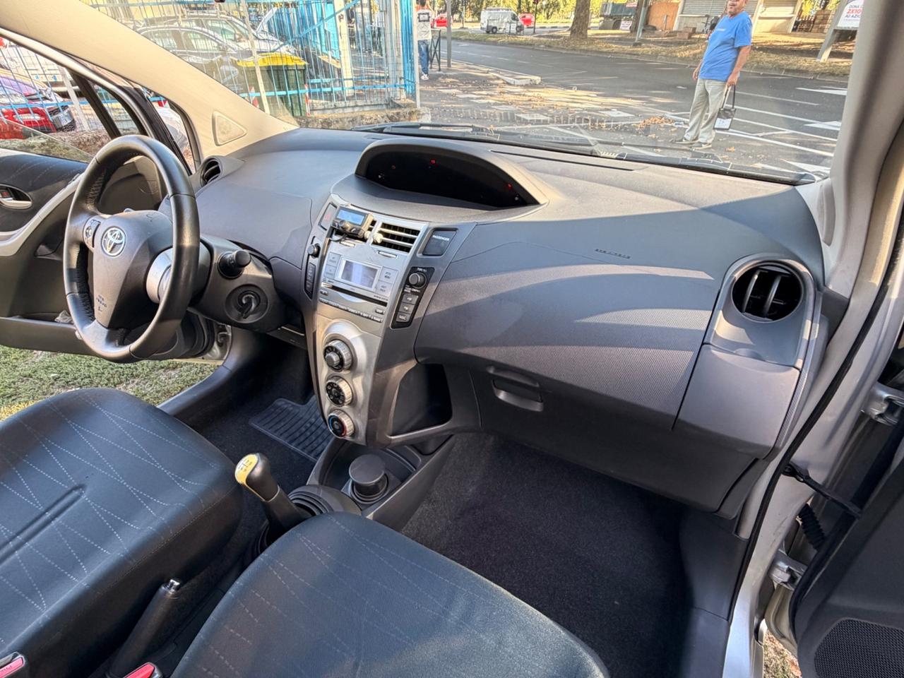 Toyota Yaris 1.3 Benz 5 porte Sol *OK NEO PATENTATI*