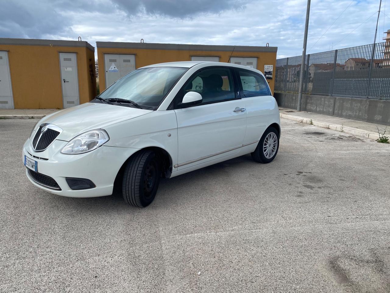 Lancia Ypsilon 1.2 Argento