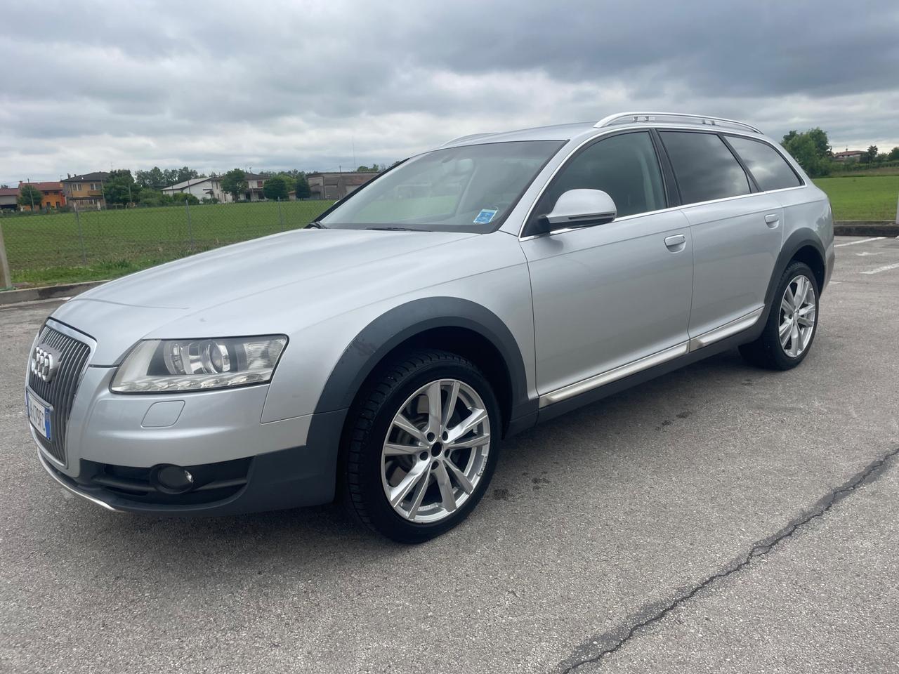 Audi a6 allroad 3.0 TDI 240 cv anno 2011 perfetto dí tutto