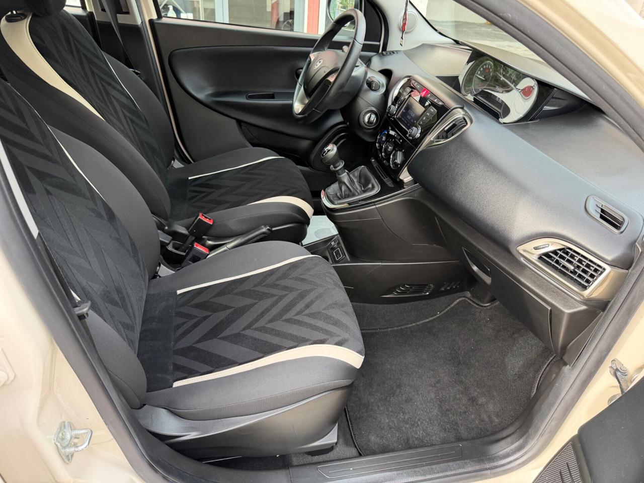 LANCIA YPSILON 1.2 NEOPATENTATI KM 26 MILA !!!