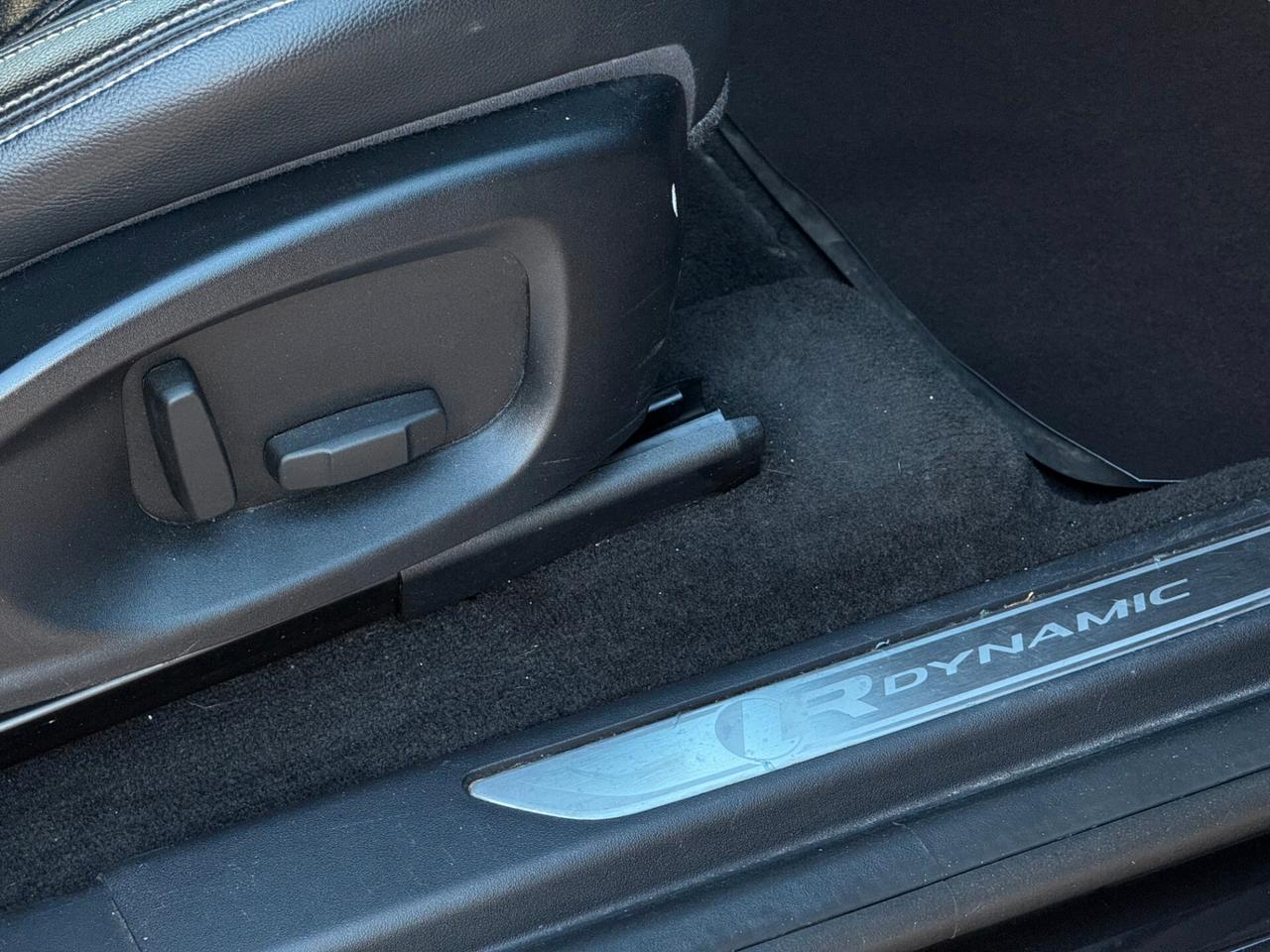 Jaguar E-Pace 2.0D 150 CV AWD R-Dynamic S Autocarro