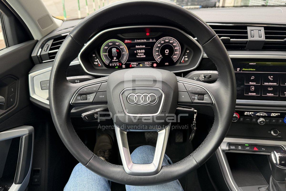 AUDI Q3 45 TFSI e S tronic Business