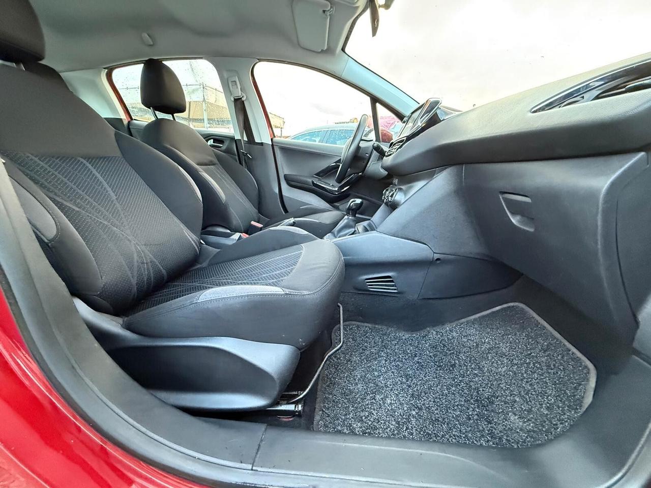 Peugeot 208 1.4 HDi 68 CV 5 porte Allure