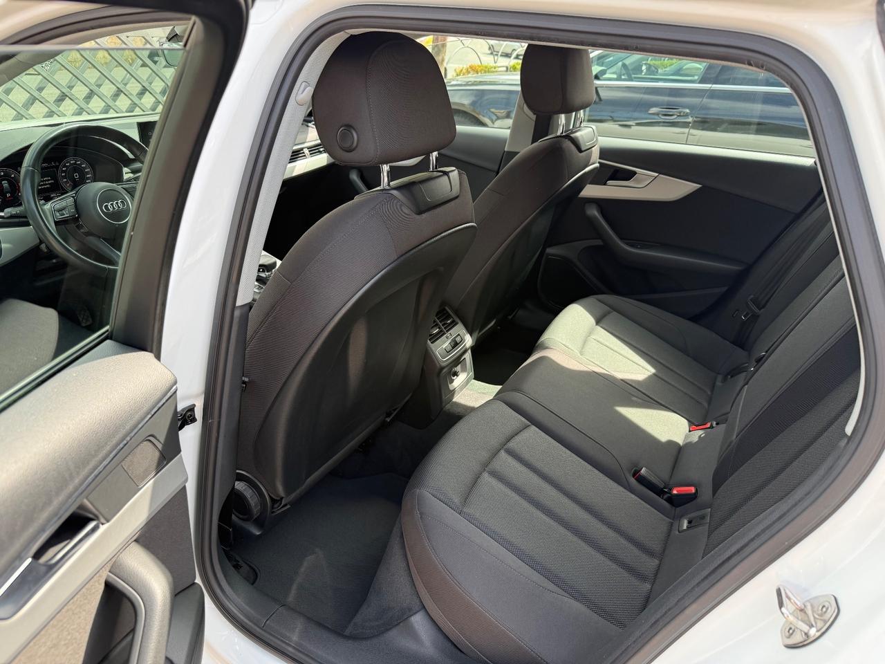 Audi A4 Avant 40 TDI quattro S tronic Business Advanced