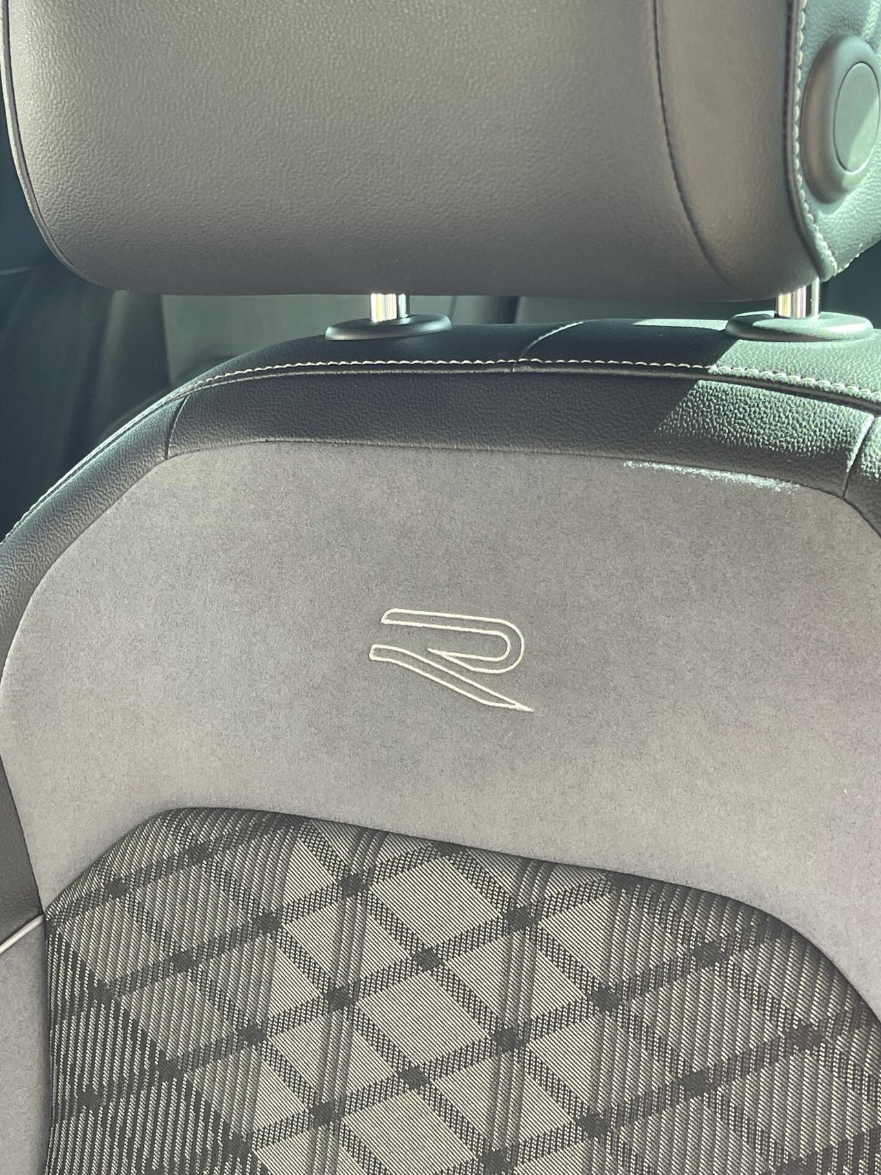 Volkswagen Tiguan 2.0 TDI 150 CV SCR DSG R-Line Fari IQ.LIGHT LED MATRIX--Digital Cockpit Pro 10,25", Navi