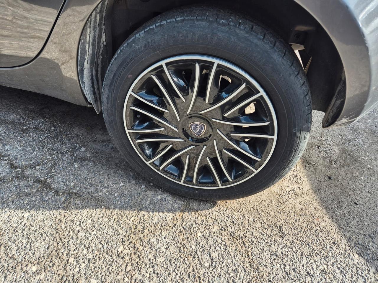 Lancia Ypsilon 1.0 FireFly 5 porte S&S Hybrid Gold