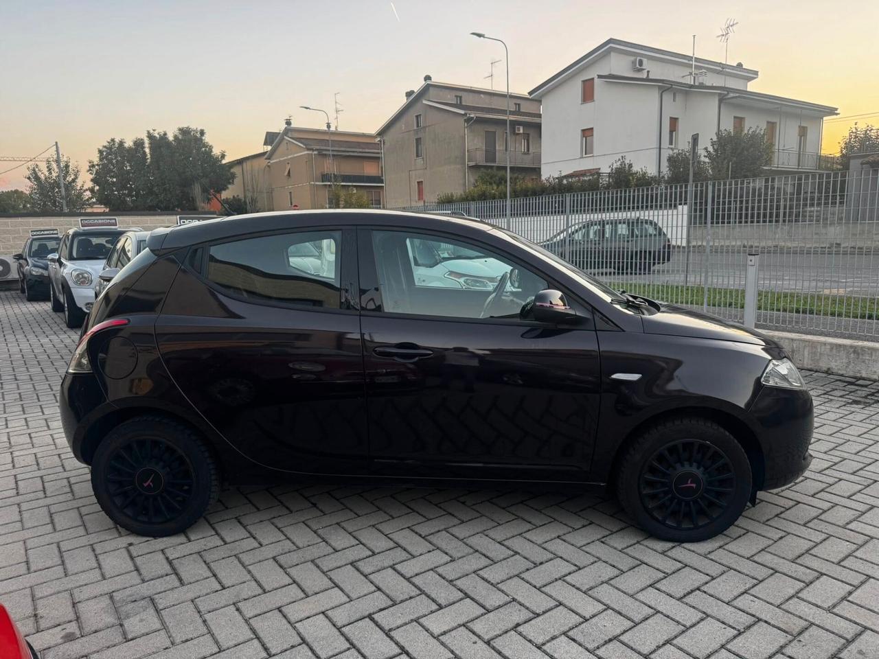 Lancia Ypsilon 1.2 69 CV 5 porte S&S Platinum
