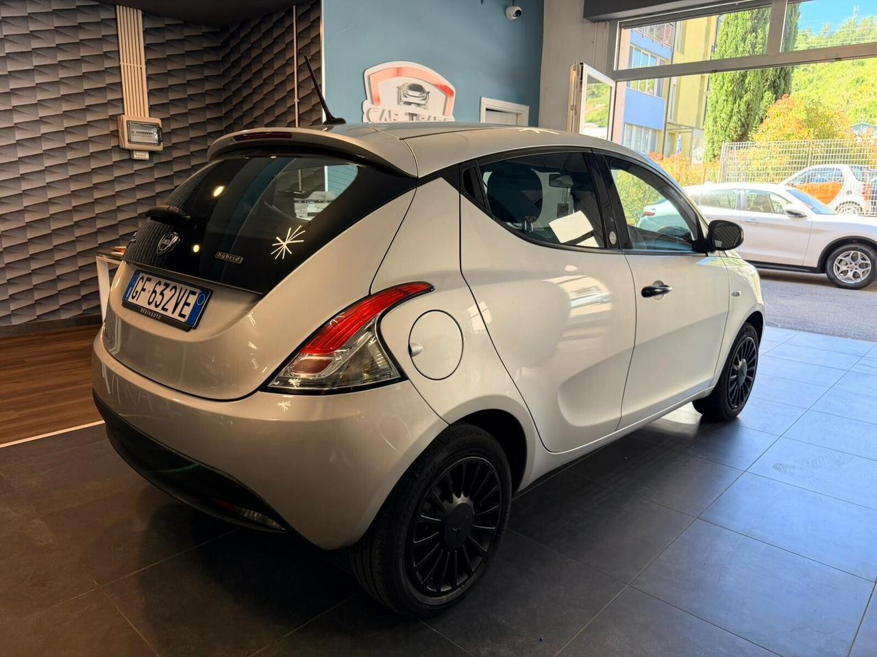 Lancia Ypsilon 1.0 FireFly 5 porte S&S Hybrid Ecochic Silver