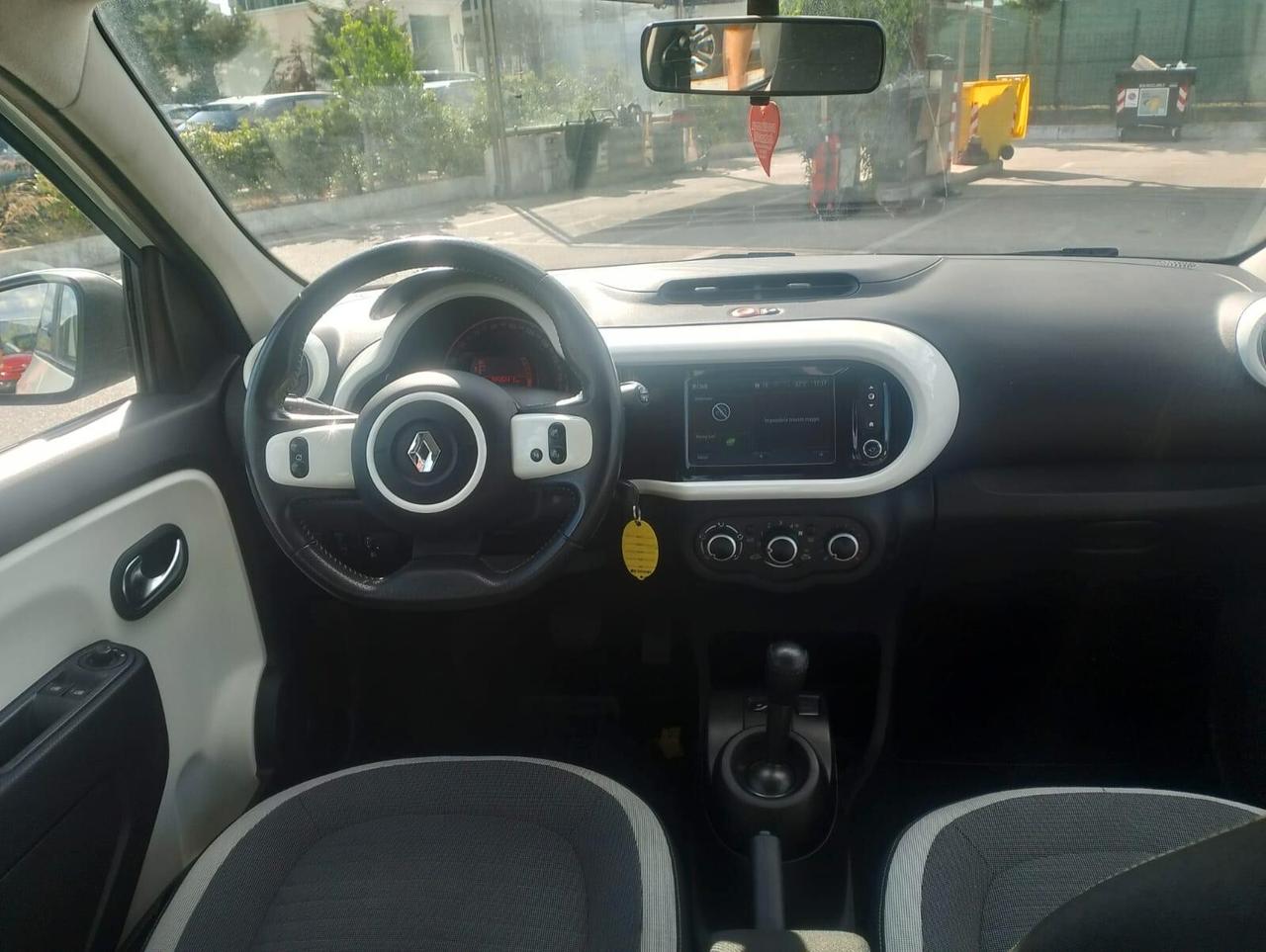 Renault Twingo TCe 90 CV EDC La Parisienne