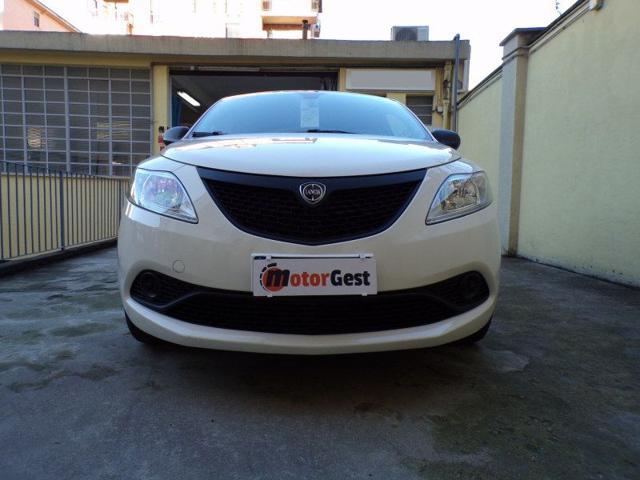 LANCIA Ypsilon 1.0 FireFly 5 porte S&S Hybrid Ecochic Silver