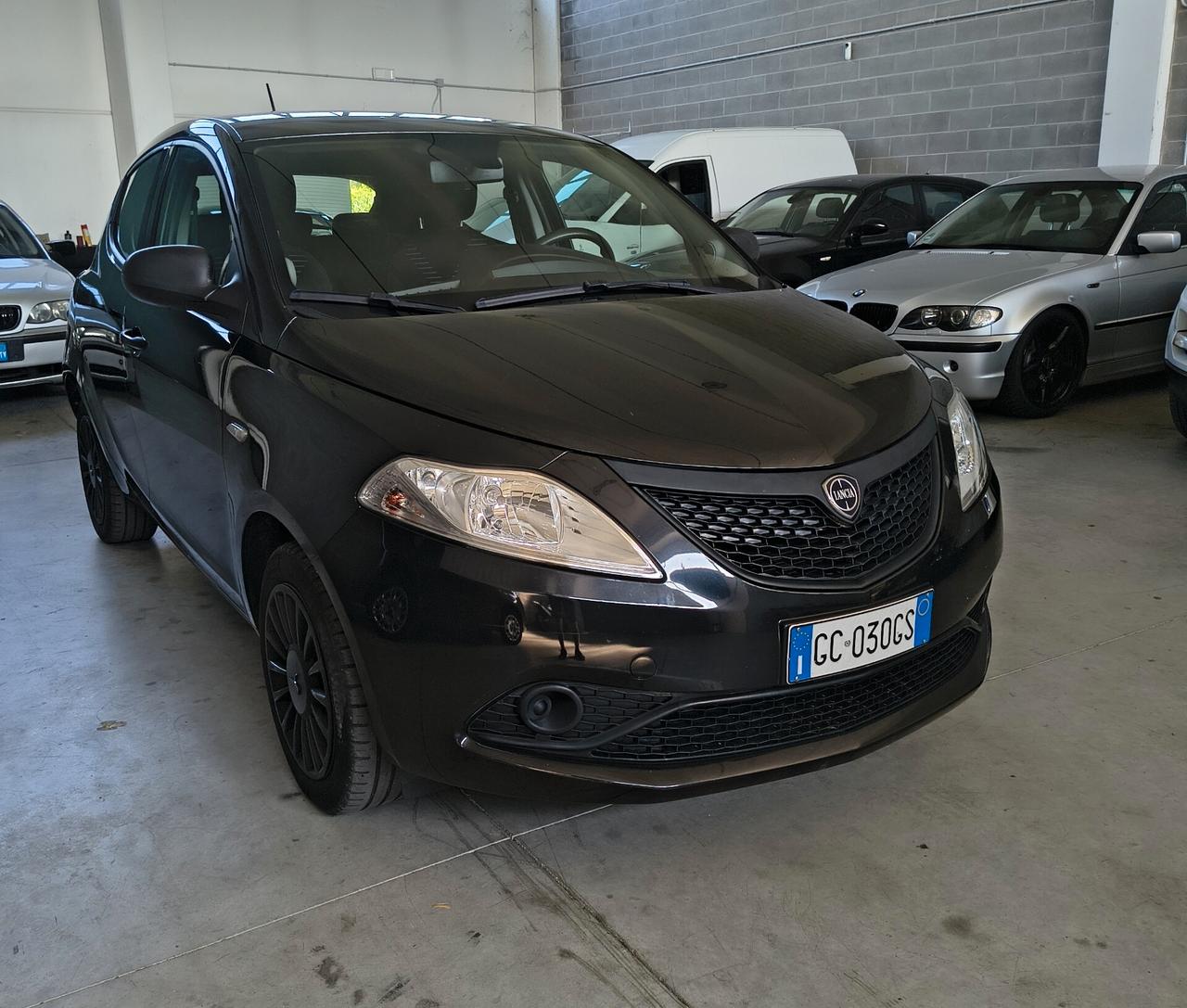 Lancia Ypsilon 1.2 69 CV 5 porte S&S Black and Noir