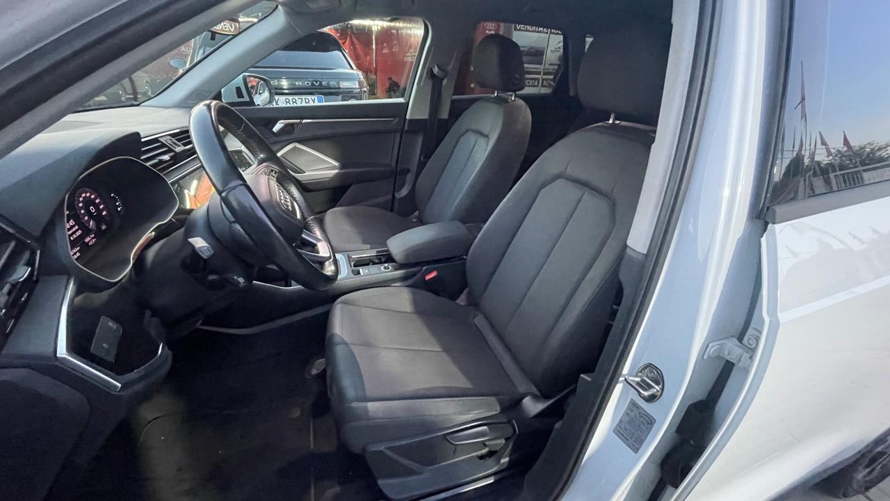 Audi Q3 35 TFSI Business Advanced