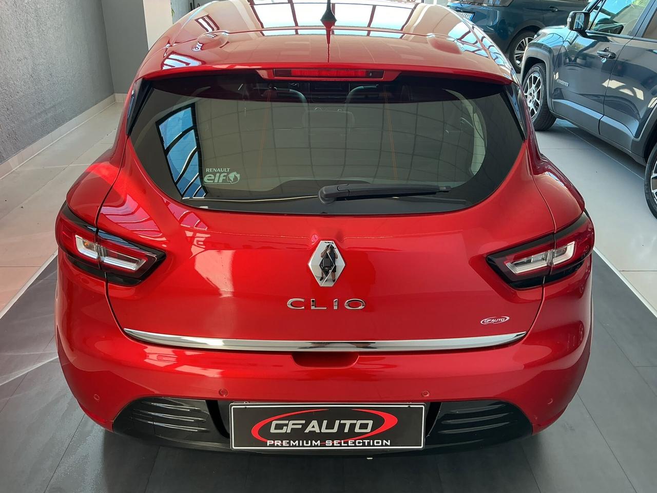 Renault Clio TCe 12V 90 CV 5 porte Moschino Intens