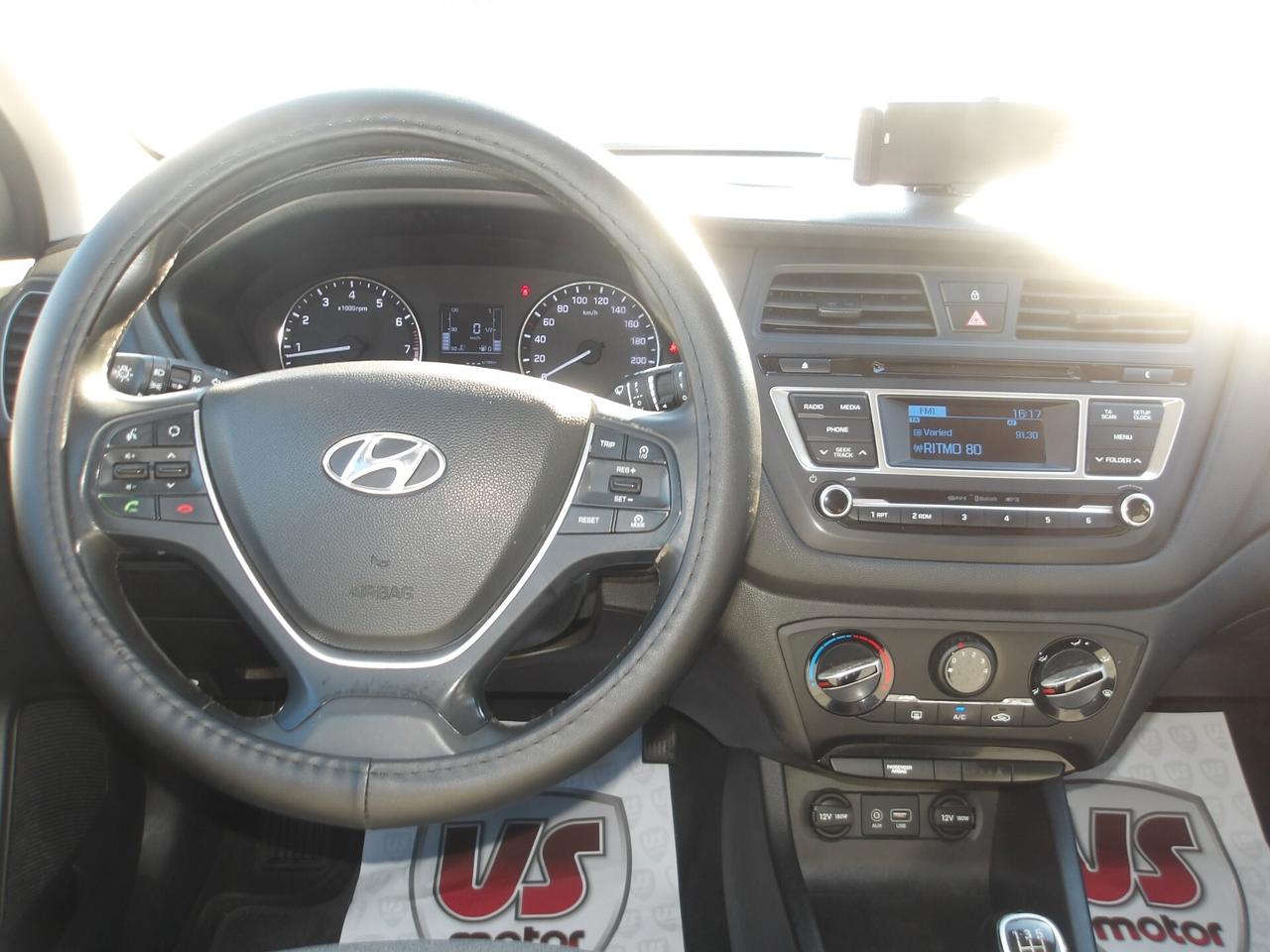 HYUNDAI I20 1.2 BENZ-2015